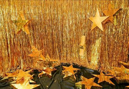 亚洲首场YSLBEAUTYCLUB登陆上海——YSL圣罗兰美妆酷炫开启游轮快闪店