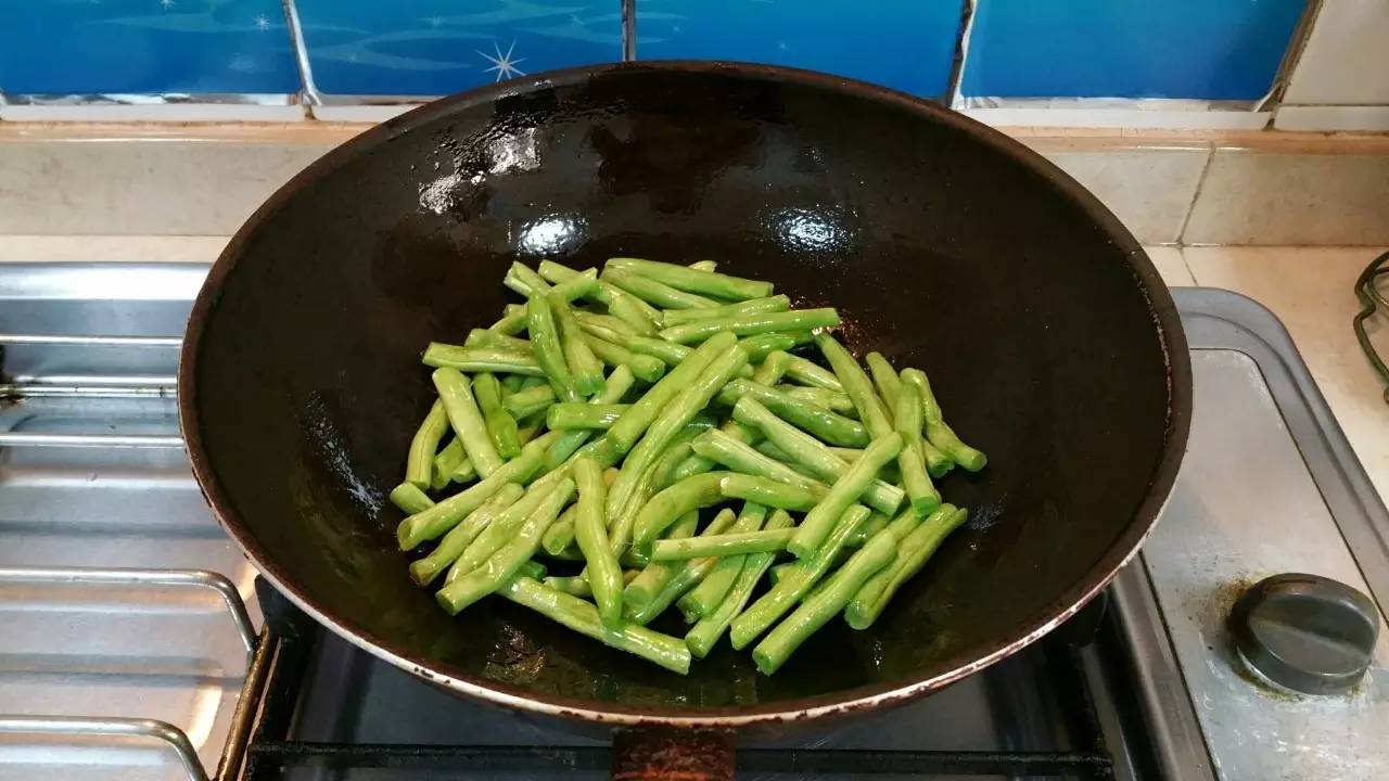 炒菜地上溅油怎么办,炒菜怎么防止油溅