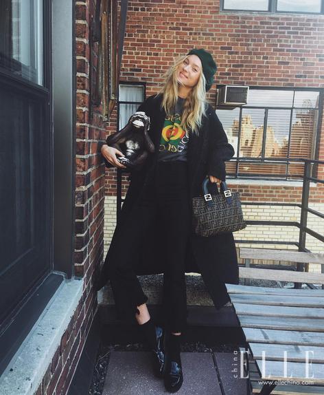 你爱在朋友圈晒包包和自拍，原来女明星也爱干这个，还更牛！