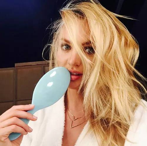 发质干枯头发硬？无需花钱去理发店，轻松在家也搞定！