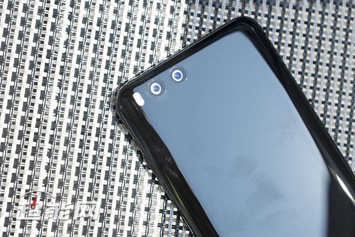 小米6真机体验后评测2499元,成色完美的小米6