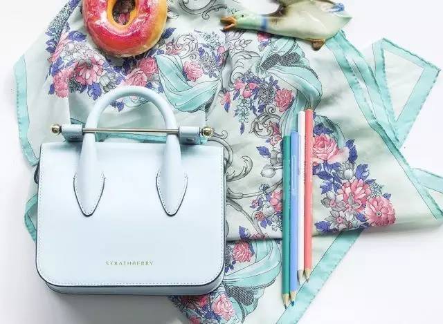 时髦又轻盈特别适合夏天的包包,告别土气包包