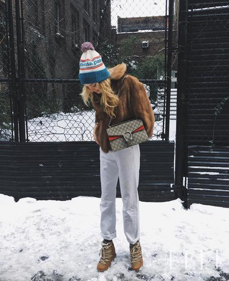 你爱在朋友圈晒包包和自拍，原来女明星也爱干这个，还更牛！