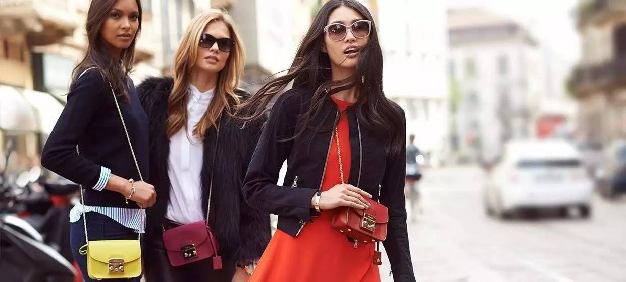 时髦又轻盈特别适合夏天的包包,告别土气包包