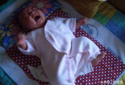 儿童寒战抽搐怎么处理,婴儿打寒战跟抽搐的对比视频