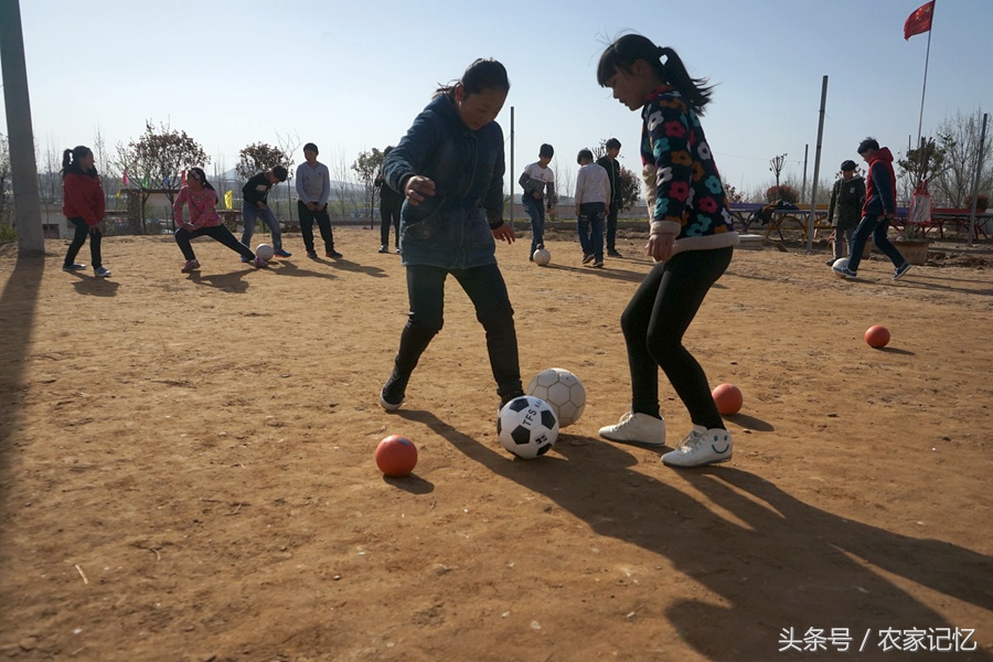 鲁山有个古村落，农村小学建支足球队，还挺像样