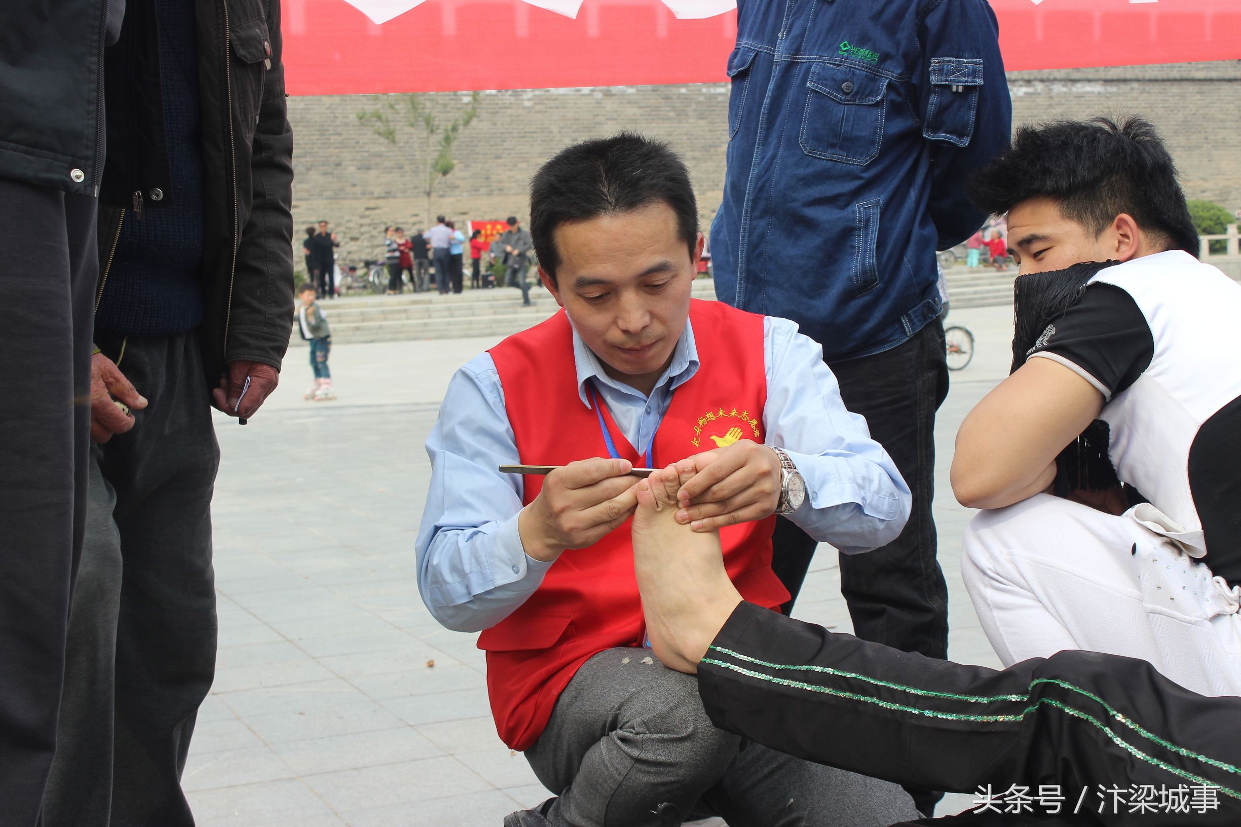 开封“最美修脚师”王辉：正能量的传递者