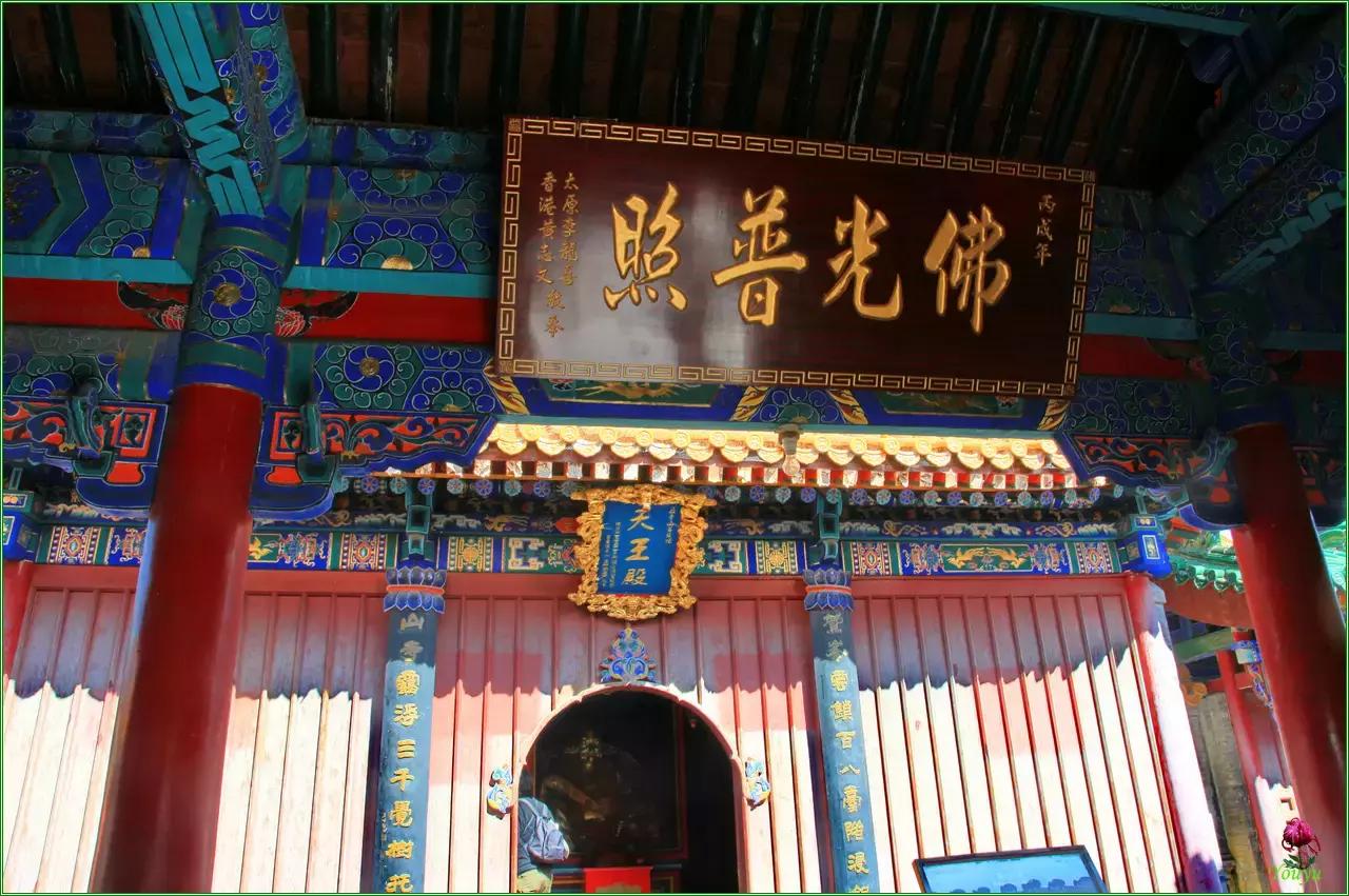 五台山文殊菩萨铜像在哪个寺庙,山西省五台山文殊菩萨寺庙