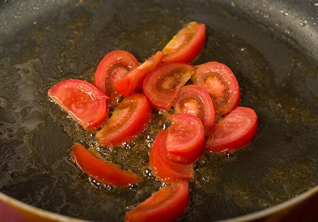 西红柿炒鸡蛋盖饭酸甜,怎么做西红柿炒鸡蛋不酸