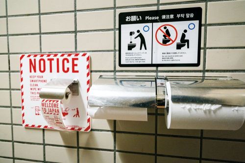 让人怀疑人生的十个问题,卫生纸是扔纸篓还是直接扔马桶