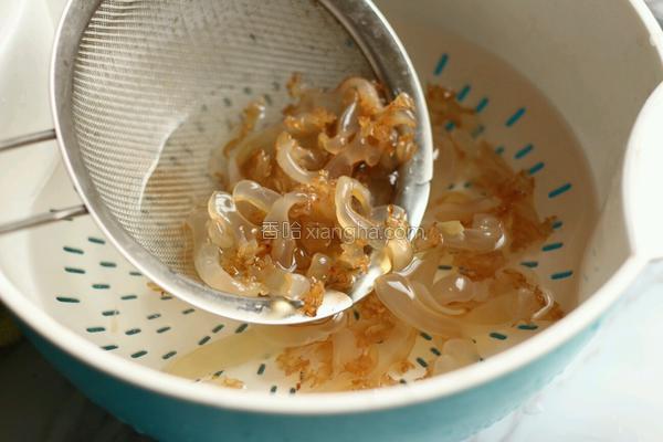 凉拌鲜海蜇夏天吃真清凉开胃解腻,海蜇拌黄瓜的正确凉拌法
