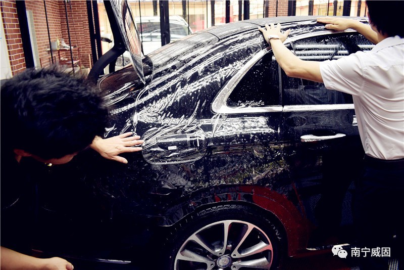 奔驰e300l新车贴膜,奔驰e300l贴太阳膜关注什么