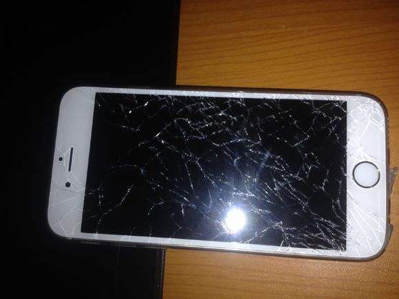 有几个品牌的手机是特容易碎屏的，我揭秘原因给你看及应对方法