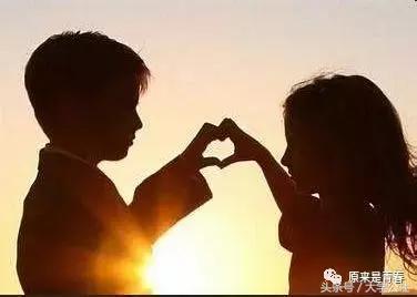 震惊！高中生早恋遭反对俩人竟用502胶把手粘到一起