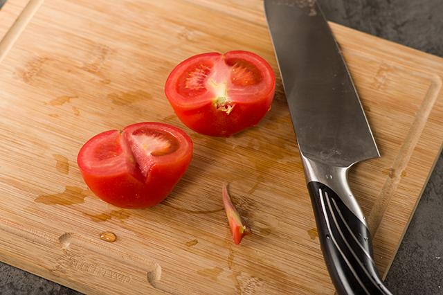 西红柿炒鸡蛋盖饭酸甜,怎么做西红柿炒鸡蛋不酸