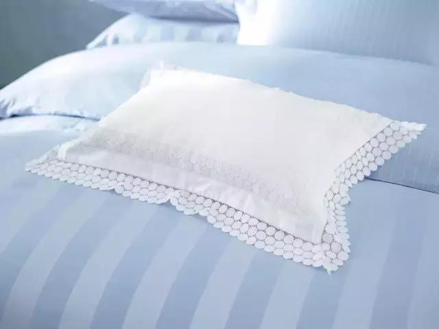 怎么区分纯棉还是化纤,怎么区分纯棉还是化纤衣服