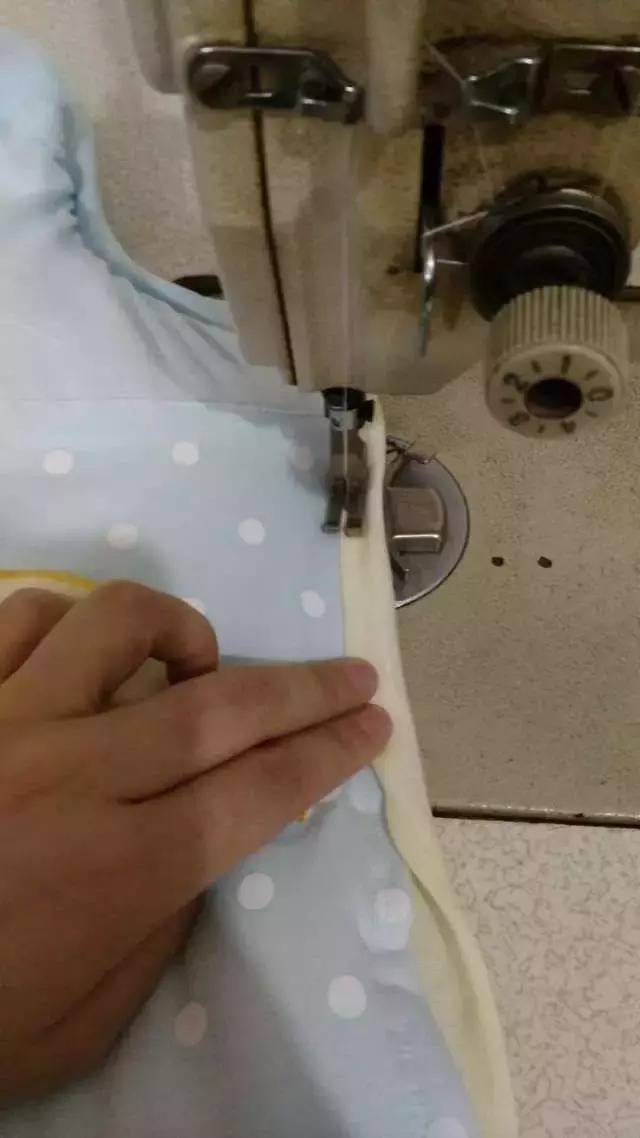 自己动手给宝宝做防踢睡袋,宝宝什么时候可以用分腿睡袋