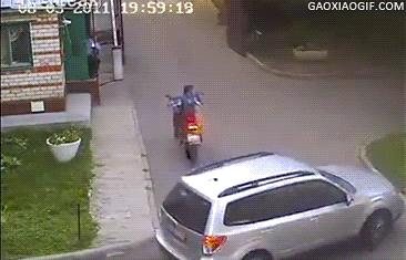 约会的时候女朋友老是玩手机,约会的时候女朋友太紧张怎么办