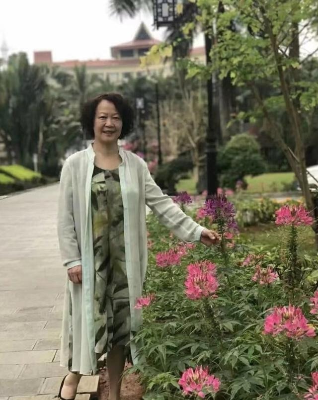 「名家专栏」李玉梅：九朵玫瑰