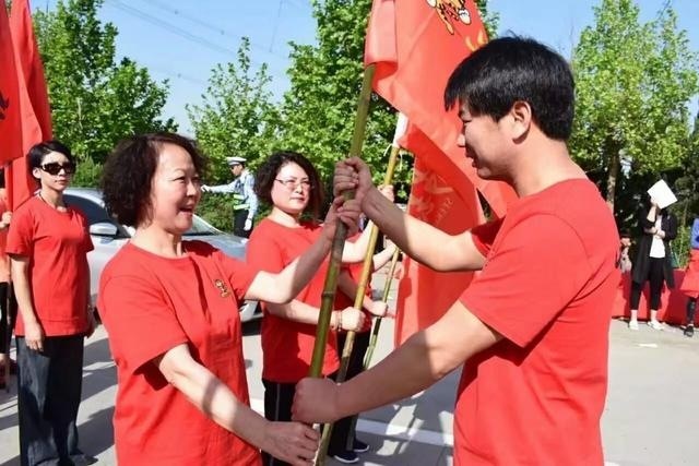 「名家专栏」李玉梅：九朵玫瑰