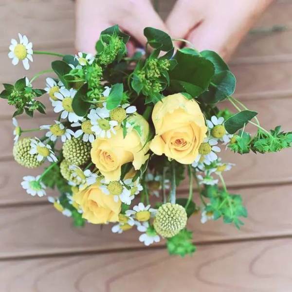 花艺步骤图,适合初冬的花艺