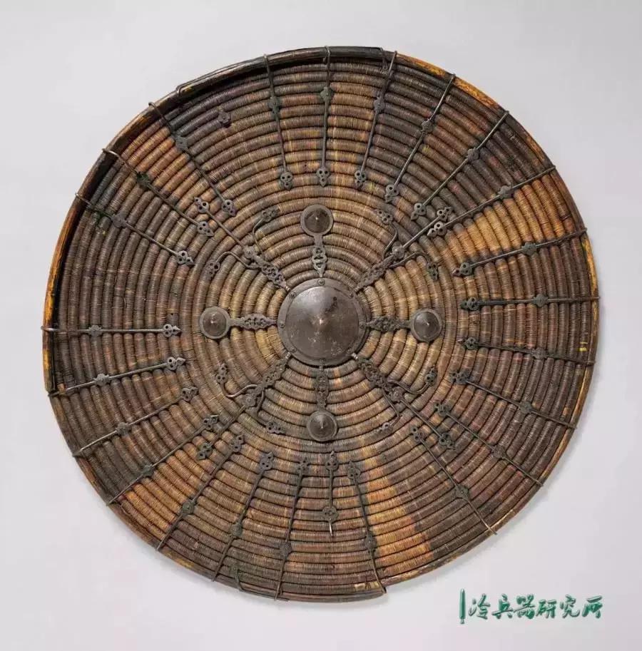 *藏西**宗教活动最特殊的祭品：传统盔甲、马铠和*器武**