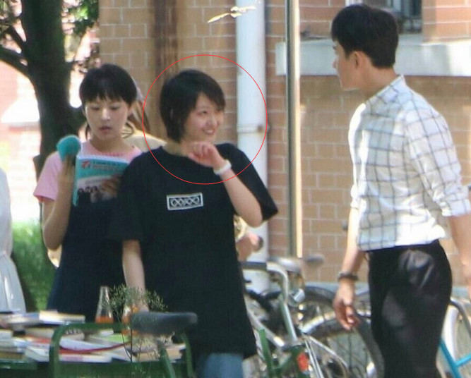 郑爽患病不敢去医院自己在家针灸，一句话透露她内心恐惧与不安！