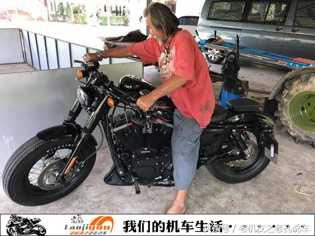 人不可貌相！乞丐老头60万泰铢买哈雷摩托圆自己的机车梦