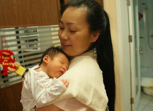 宝宝半夜哭婆婆,婴儿半夜哭闹一招解决