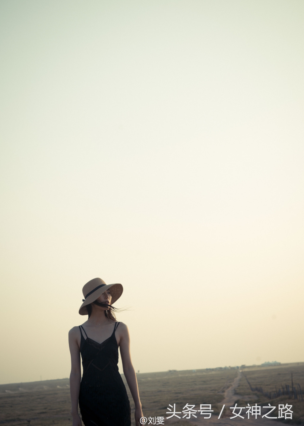 贫胸系穿搭,小胸平胸穿什么好看