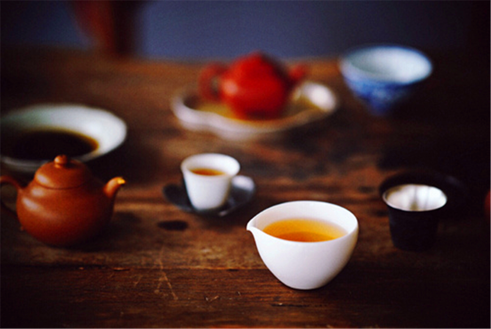 有茶时学佛听禅，有酒时便乘云学仙