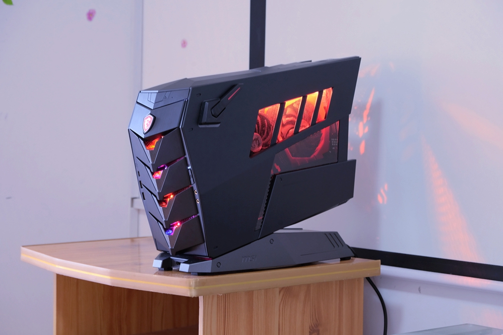 是谁？重头定义电竞主机，全面实测：宙斯盾3/Aegis3