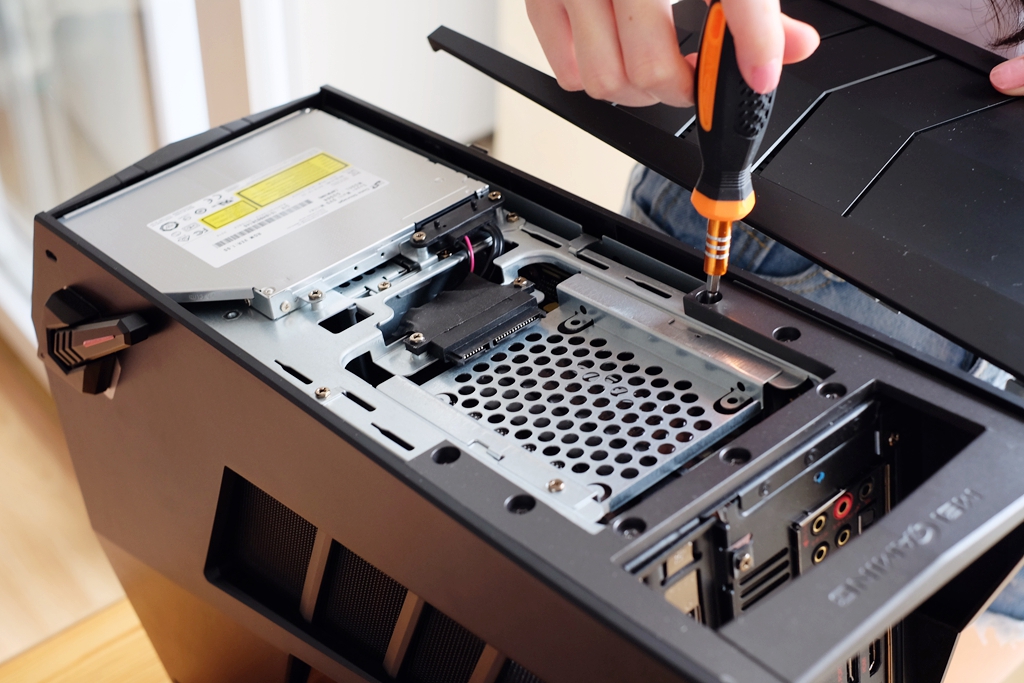 是谁？重头定义电竞主机，全面实测：宙斯盾3/Aegis3