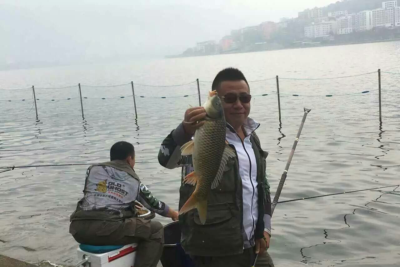 钓鱼时如何选用饵料味型,钓鱼饵料味型重要还是态势重要