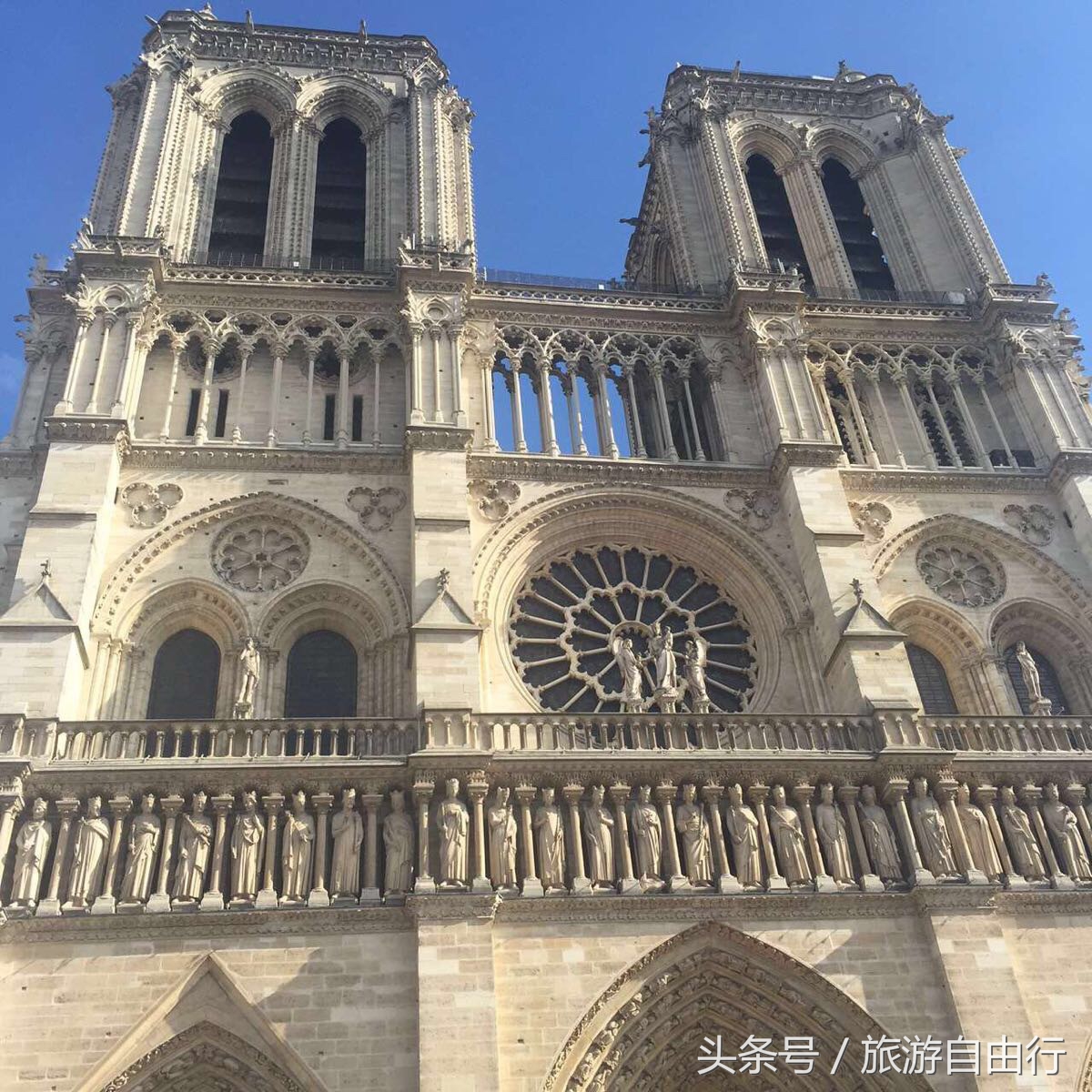 法国巴黎的著名景点和风土人情 (法国巴黎有哪些著名的旅游景点)