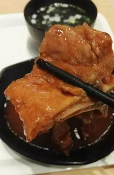 青岛好吃不贵的美食,青岛排名第一排骨米饭