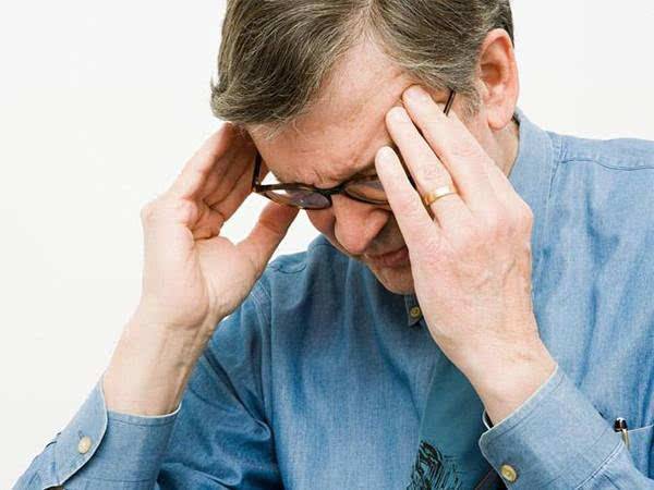 突然眼前一黑这是怎么回事,眼前突然一黑是什么情况