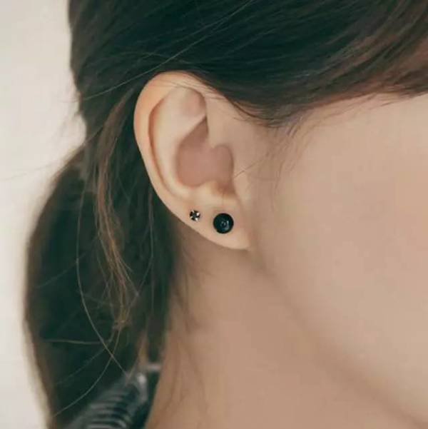 休闲衣服配什么耳钉好看,樱桃耳钉适合搭配什么上衣