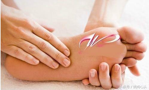 手拍脚心100种疾病,手心脚心痒预示十种疾病