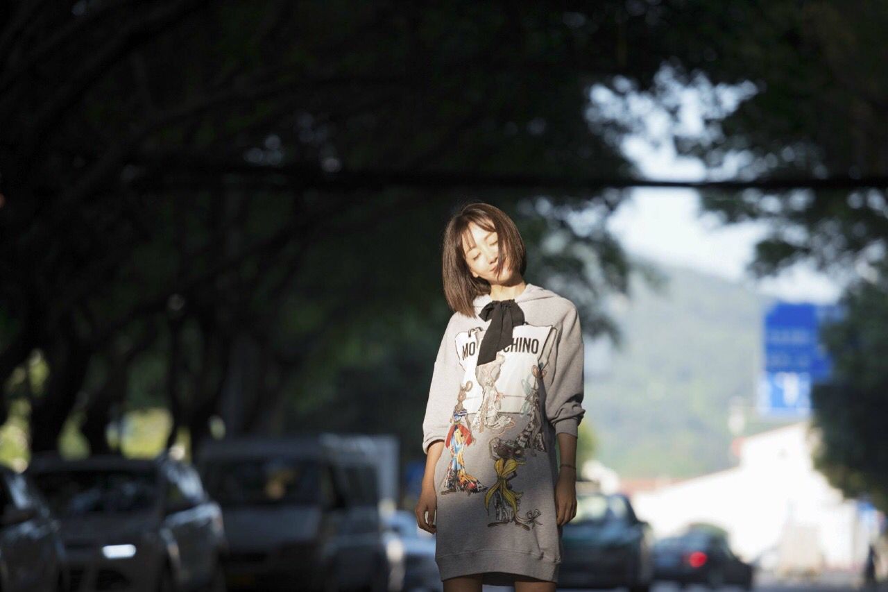 杨蓉短发发型后面效果图,杨蓉短发机场街拍