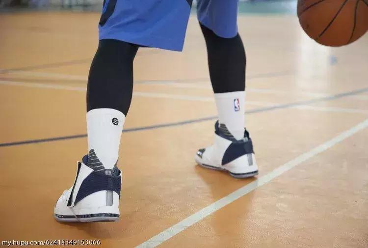 airjordan白红蓝的一款鞋,airjordan16上脚