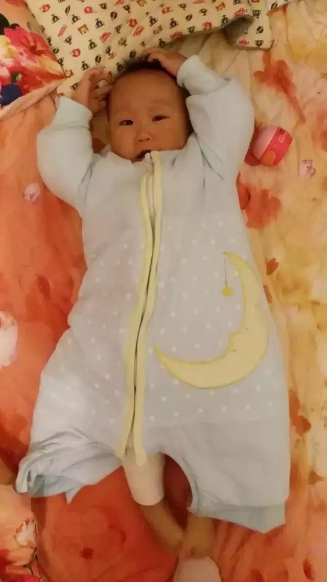 自己动手给宝宝做防踢睡袋,宝宝什么时候可以用分腿睡袋