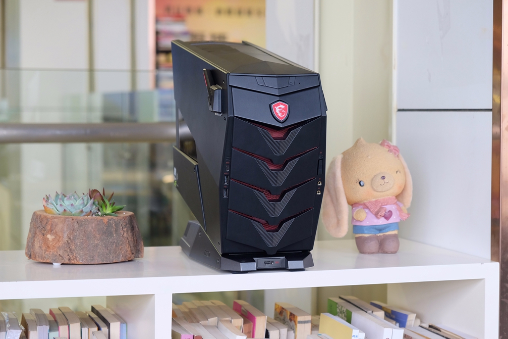 是谁？重头定义电竞主机，全面实测：宙斯盾3/Aegis3