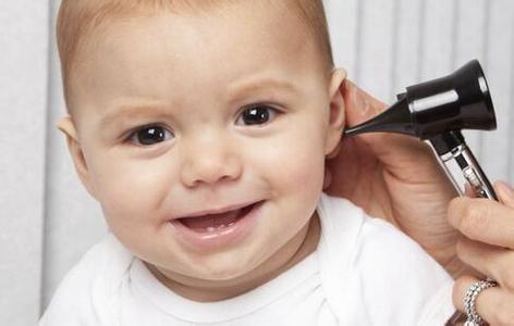 男孩耳朵里取出虫子,两岁小孩耳朵进了异物怎么取