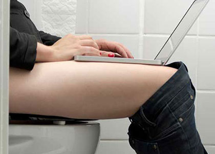 马桶上厕所的正确姿势,孕期上厕所正确姿势