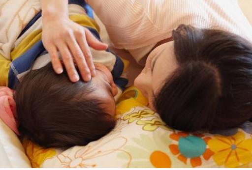 宝宝半夜哭婆婆,婴儿半夜哭闹一招解决