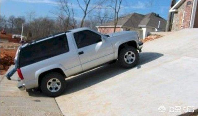 坡比较高车怎么下去,坡太高怎么开不蹭底盘