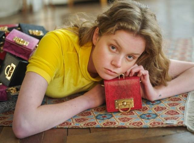 时髦又轻盈特别适合夏天的包包,告别土气包包