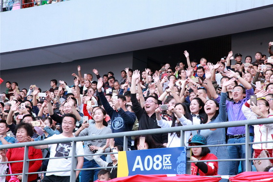 谭咏麟领衔香港明星足球队,谭咏麟香港足球队