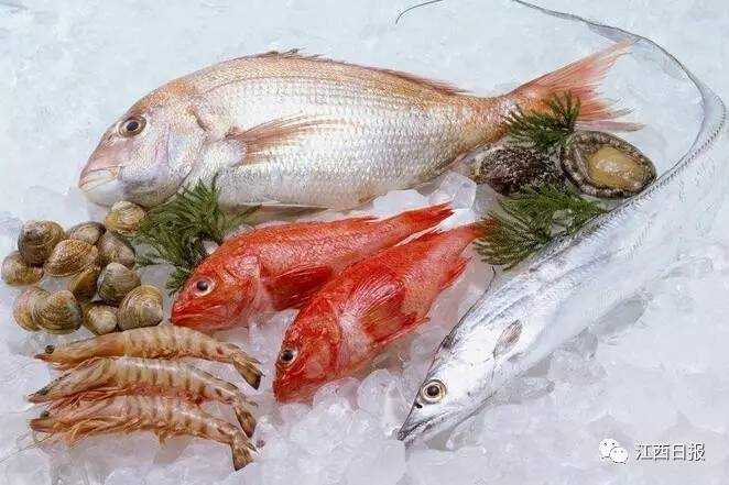 吃螃蟹小心食物中毒,吃螃蟹全身红肿